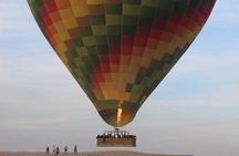 Luxor : Flying on Hot Air Balloon for Sunrise