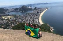 Hikking the Favela + Morro Dois Irmaos!
