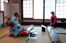 Learn the traditional instrument “Koto”