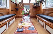 Amsterdam Small-Group Canal Cruise With Dutch Snacks and Drink