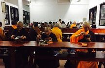 Half-day Private Panda Tour with Vegetarian Lunch in Nunnery