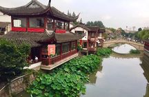 Private tour by metro with Shanghai Museum, Shanghai Tower and Qibao Old Town