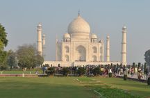 From Delhi: Taj Mahal Sunrise Tour by Car