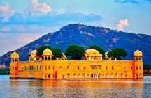Exclusive 1-day Jaipur tour with High End SUV