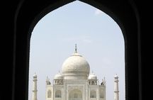 Taj Mahal Private Day Trip Including Same Day Flights from Mumbai