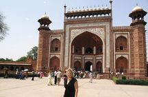 Taj Mahal Private Day Trip Including Same Day Flights from Mumbai