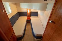 3-Hour 42' Azimut Private Yacht with Snacks & Open Bar.