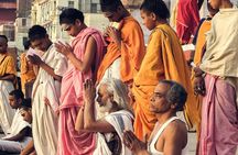 Varanasi:Sunrise tour with Ganga aarti,Akhada visit,Ancient stepwell & Breakfast