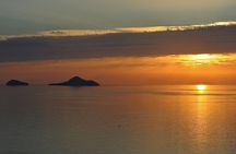 Santorini 5 Hour Private Oia Tour & Lunch/Dinner at a Local Farm