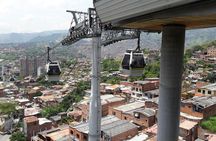 Private Tour in Comuna 13 + Exotic Fruit Tasting & Cable Car Ride