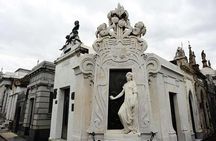 A Step into History and Arquitecture Around Recoleta Cemetery