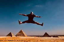 Sightseeing Day Tour to Pyramids, Egyptian Museum and Bazaar from Giza or Cairo