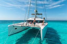 Catamaran Tour to Isla Mujeres, Open bar, Lunch, Snorkeling, Beach Club Included