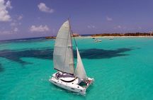 Catamaran Tour to Isla Mujeres, Open bar, Lunch, Snorkeling, Beach Club Included