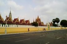 Half Day Tour to Royal Palace, Wat Phnom & Independent Monument