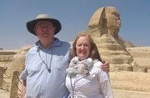 Private Tour to Pyramids of Giza Plateau in 4 Hours with Lunch and Camel ride