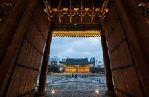 Seoul: Deoksugung Palace Night Tour