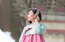 Private Palace Photo Shoot in Seoul with a Photographer