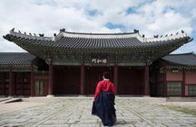 Private Palace Photo Shoot in Seoul with a Photographer