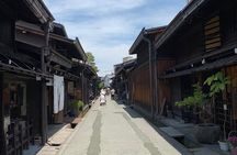 Takayama oldtownship walking tour with local guide. (About 70min)