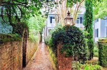 Hidden Alleyways and Historic Sites Small-Group Walking Tour
