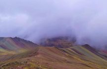 Explore the Palccoyo Mountain with us!