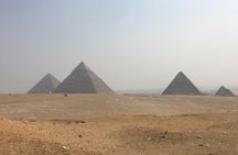 Giza Pyramids and Sphinx: Guided Day Tour from Cairo