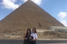 Giza Pyramids and Sphinx: Guided Day Tour from Cairo