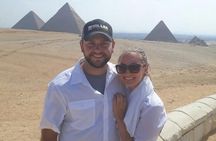 Full-Day Giza Pyramids, Egyptian Museum and bazaar Private Tour