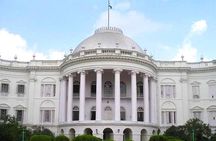 Kolkata tour in private car with guide & lunch for immersive cultural experience
