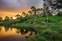 Auckland to Hobbiton Movie Set and Rotorua's Geothermal Valley