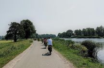 Countryside Bike Tour from Amsterdam: a Windmill and Dutch Cheese