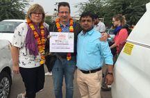 Delhi to Agra and Taj Mahal Private Day Trip by Express Train with Lunch