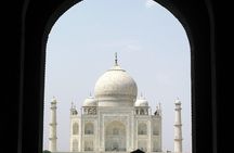 Taj Mahal Day Trip Including Same Day Flights from Mumbai