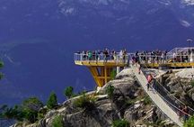 Vancouver Winter Fun at Peak to Peak Gandola in Whistler & Squamish Tour Private