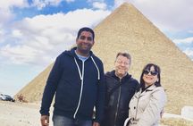 Day Tour to Giza Pyramids And Egyptian Museum & Bazaar