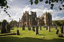 1 Day Alnwick Castle, Holy Island & Scottish Borders