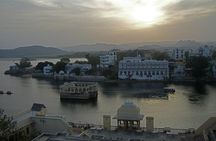 Guided Ghat Walk Experience with Boat Ride in Udaipur with a local