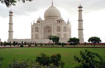 Taj Mahal Sunrise and Agra Overnight Tour from Hyderabad 