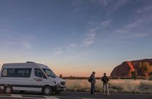 Highlights of Uluru Including Sunrise and Breakfast