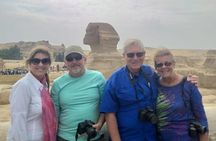 Guided Tour to Pyramids, Sphinx, Egyptian Museum& Khan El-khalili with Tickets