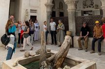 Discover the old city of dubai by walk