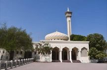 Discover the old city of dubai by walk