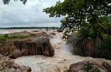 Raneh waterfall near Khajuraho (car)