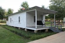 Elvis Presley Birthplace Park in Tupelo with Transport from Memphis