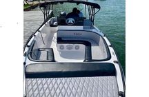 28-foot boat rental to go to Islas del Rosario (or Bahía)