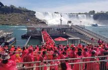 Niagara Falls Tour with Cruise and Transportation from Toronto
