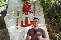 Keelung Shore Excursion: Xiangshan Hiking & Classic Taipei Culture Private Tour