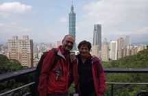 Keelung Shore Excursion: Xiangshan Hiking & Classic Taipei Culture Private Tour