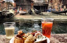 Drink eat and walk in Venice
